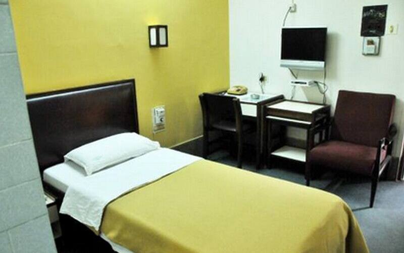 Andheri East Service Apartment, Mumbai 4